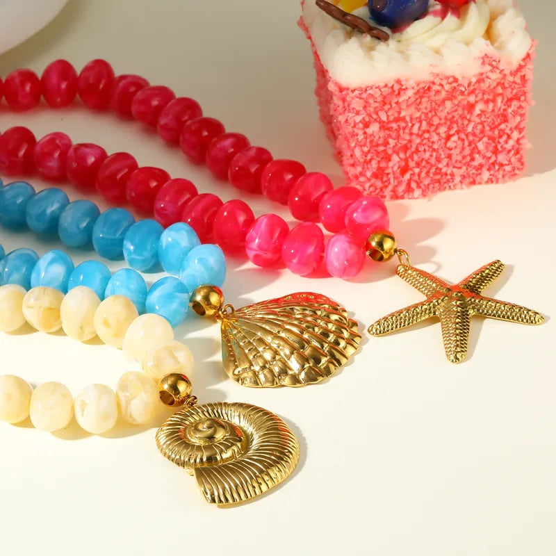 Women’s Marine Style Shell Pendant Necklace.