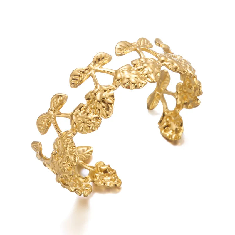 Geometric Cherry Heart Shape Bracelet Gold.