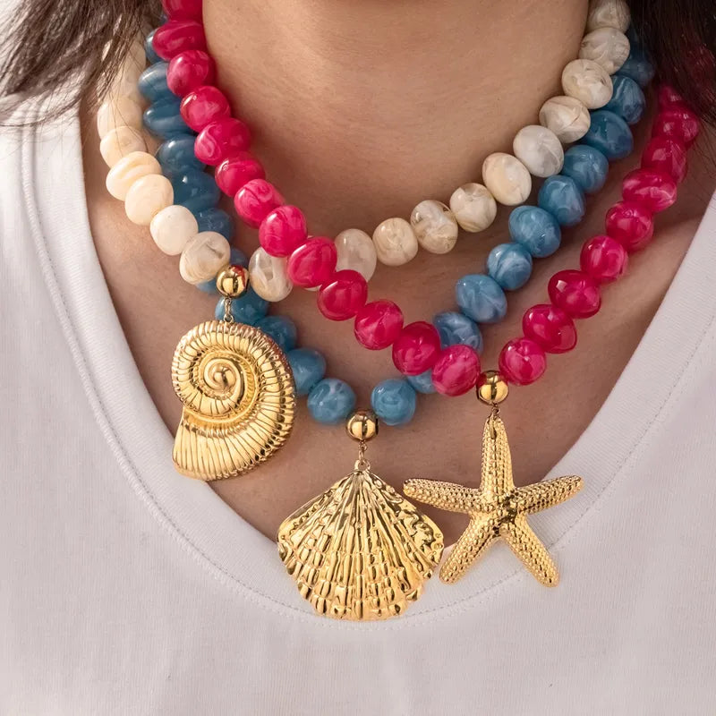 Women’s Marine Style Shell Pendant Necklace.